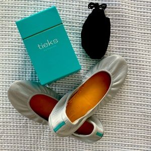 Tieks gray leather ballet slipper